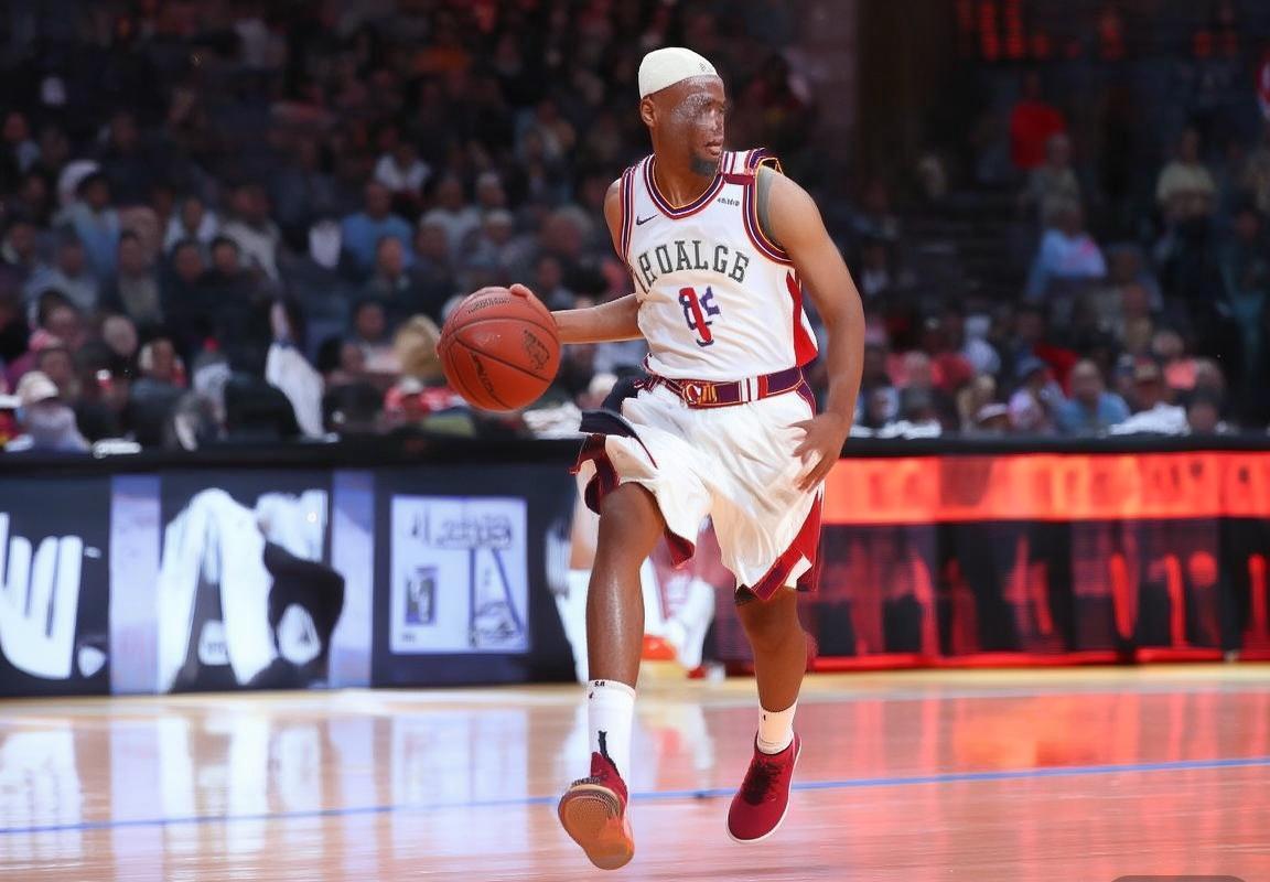 NBA焦点战回顾：勇士黄蜂激战正酣，库里鲍尔对决成看点